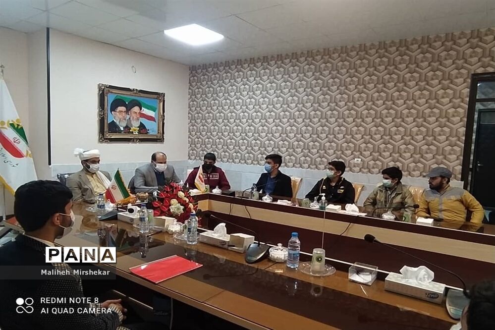 نشست اعضای مجلس دانش‌آموزی زابل با مسئولان شورای شهر و شهرداری