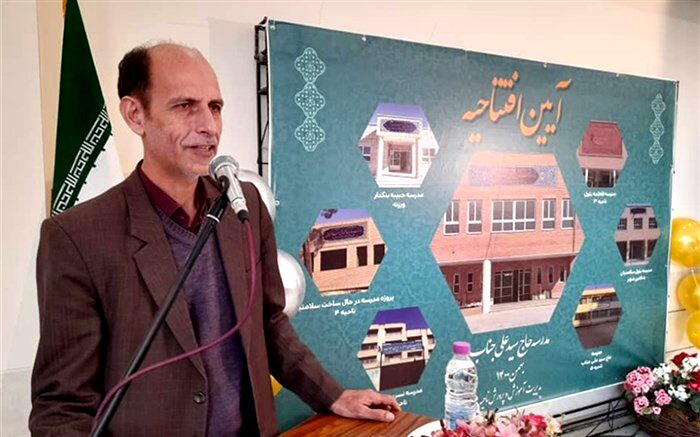 اگر می‌خواهیم جامعه توسعه پیدا کند هیچ فضایی مناسب‌تر از مدرسه نیست