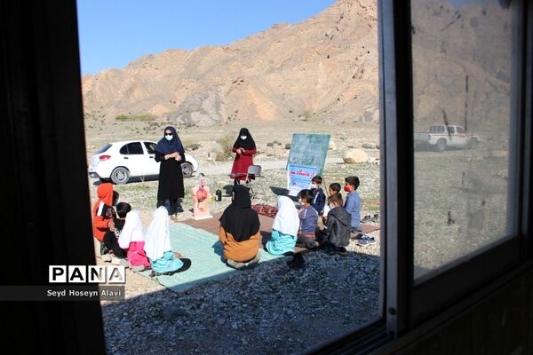 استقرار کانکس بجای چادر مدرسه عشایری و برپایی آزمایشگاه سیار