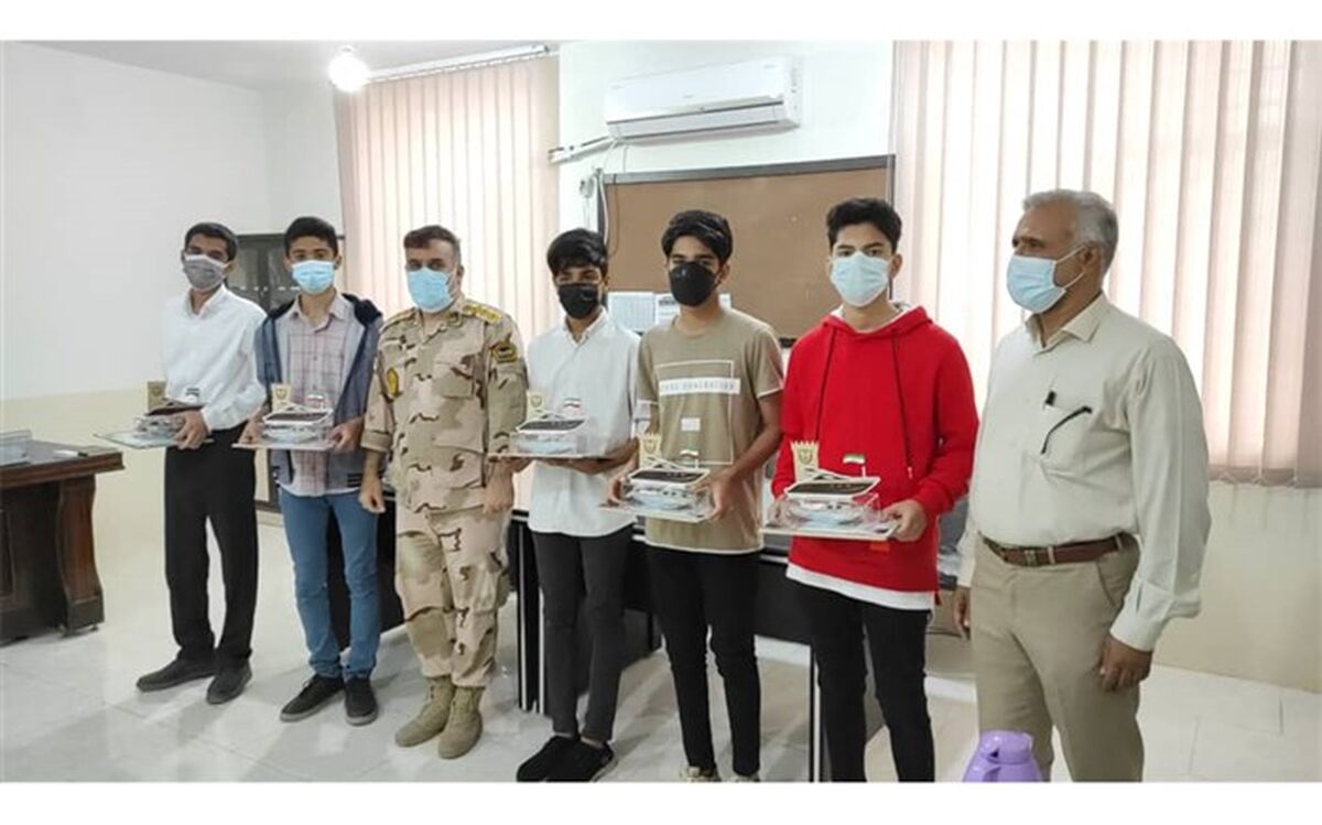 مرزبانی هرمزگان از دانش‌آموزان بحر‌العلوم میناب  تجلیل کرد