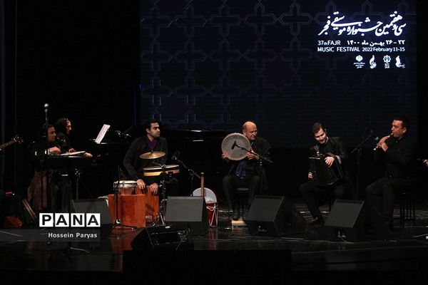 اجرای وحید اسداللهی در سی وهفتمین جشنواره موسیقی فجر