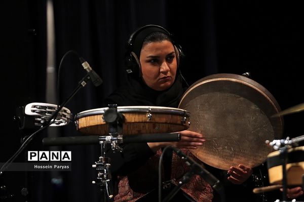 اجرای وحید اسداللهی در سی وهفتمین جشنواره موسیقی فجر