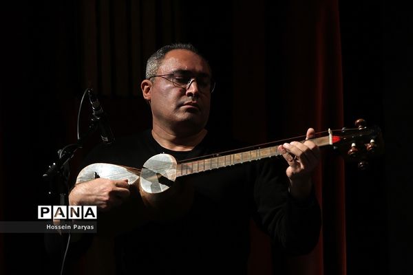 اجرای وحید اسداللهی در سی وهفتمین جشنواره موسیقی فجر