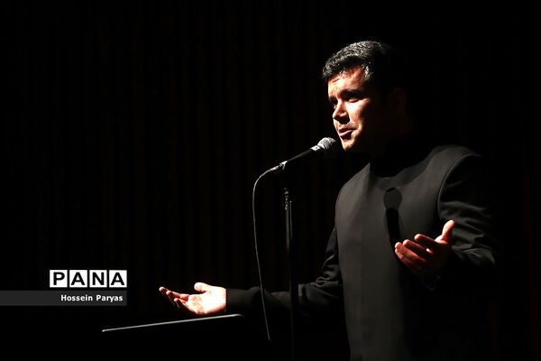 اجرای وحید اسداللهی در سی وهفتمین جشنواره موسیقی فجر