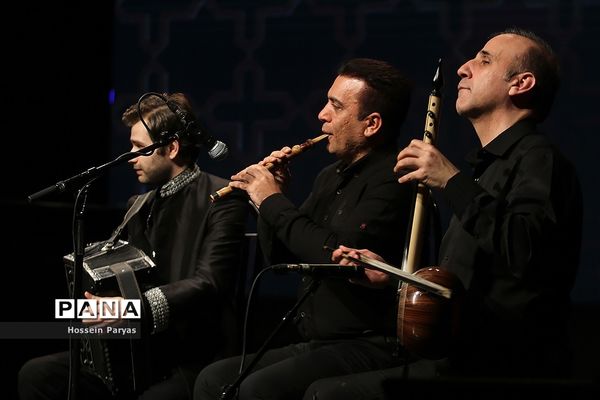 اجرای وحید اسداللهی در سی وهفتمین جشنواره موسیقی فجر