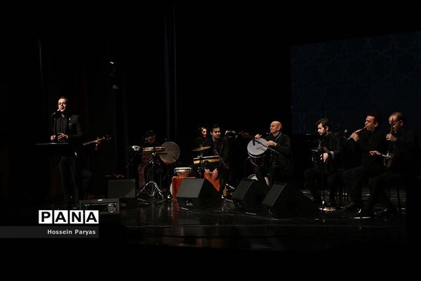 اجرای وحید اسداللهی در سی وهفتمین جشنواره موسیقی فجر