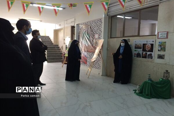 بازدید از نمایشگاه مدرسه انقلاب، دبیرستان فرزانگان ۴