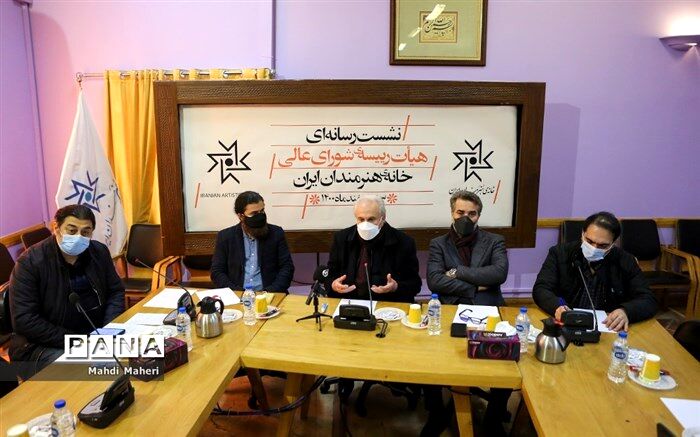 نوربخش: دوستانی که قصد حذف معافیت مالیاتی هنرمندان را دارند از چه کسی انتقام می‌گیرند