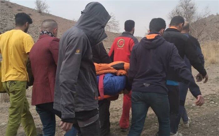 امدادرسانی به کوهنورد حادثه‌دیده در ارتفاعات روستای باغکمش پردیس