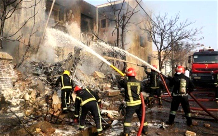 سقوط هواپیمای جنگنده در تبریز؛ 3 نفر جان‌باختند
