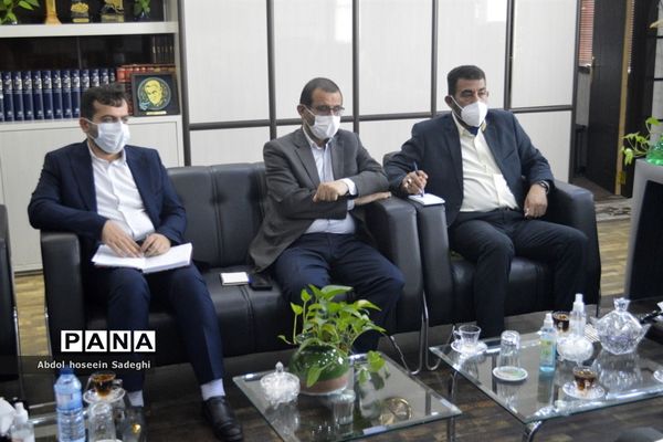 نشست مدیرکل کمیته امداد امام خمینی ( ره) استان بوشهر با مدیرکل آموزش و پرورش استان بوشهر