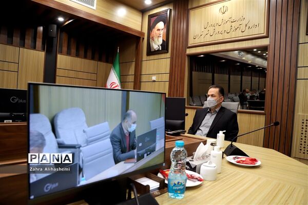 نشست معاون توسعه و پشتیبانی آموزش و پرورش شهر تهران با مدیر عامل بنیاد خیریه فجر
