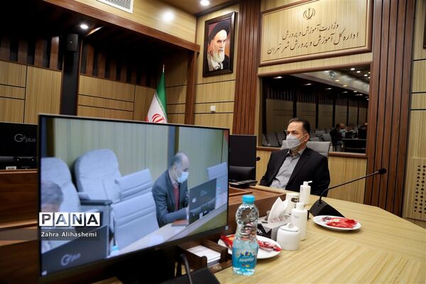 نشست معاون توسعه و پشتیبانی آموزش و پرورش شهر تهران با مدیر عامل بنیاد خیریه فجر