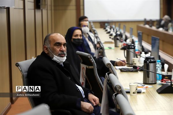 نشست معاون توسعه و پشتیبانی آموزش و پرورش شهر تهران با مدیر عامل بنیاد خیریه فجر