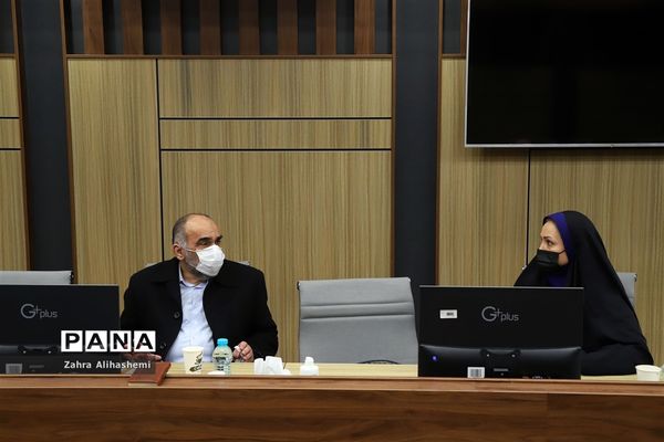 نشست معاون توسعه و پشتیبانی آموزش و پرورش شهر تهران با مدیر عامل بنیاد خیریه فجر