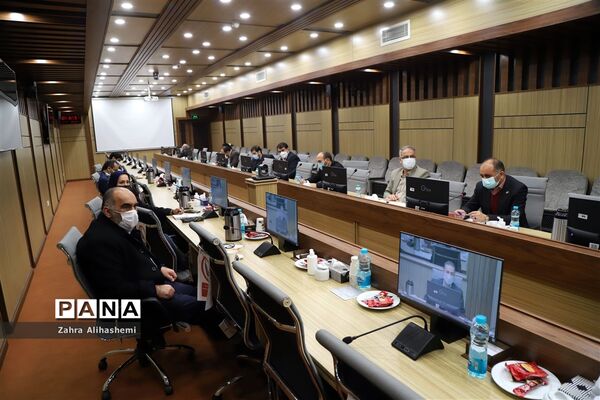 نشست معاون توسعه و پشتیبانی آموزش و پرورش شهر تهران با مدیر عامل بنیاد خیریه فجر