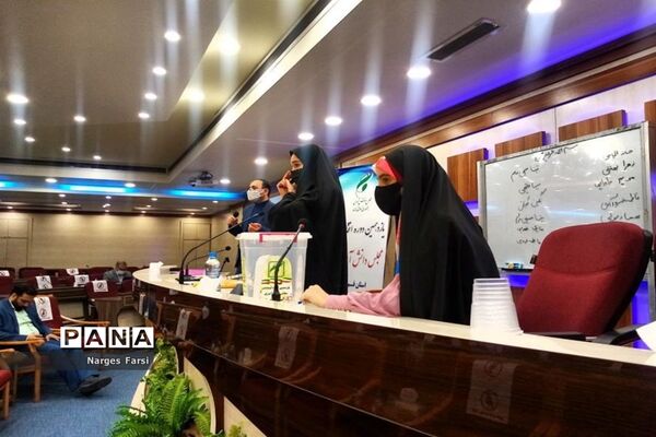 انتخابات هیات رئیسه مجلس دانش‌آموزی دختران استان قم