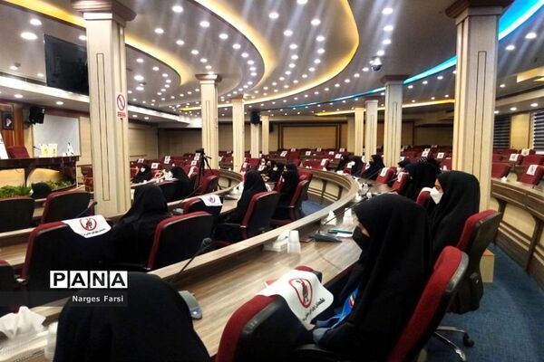 انتخابات هیات رئیسه مجلس دانش‌آموزی دختران استان قم
