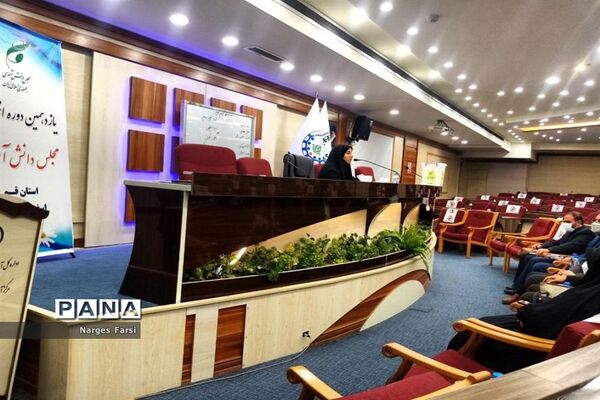انتخابات هیات رئیسه مجلس دانش‌آموزی دختران استان قم