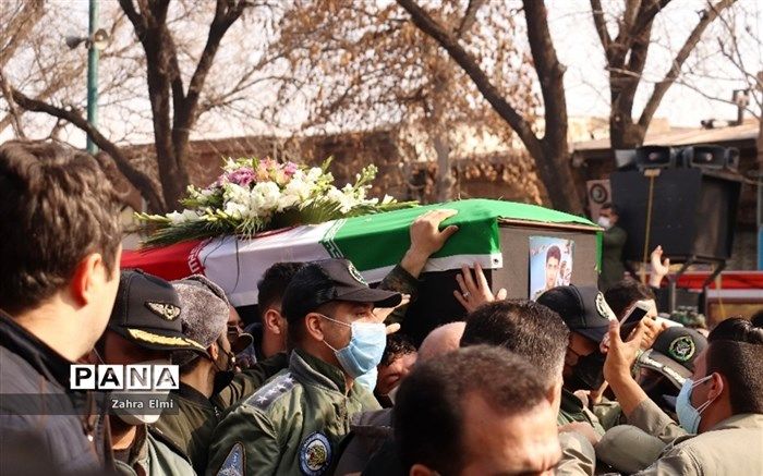 تشییع پیکر خلبان شهید سانحه هوایی تبریز در شیراز/فیلم