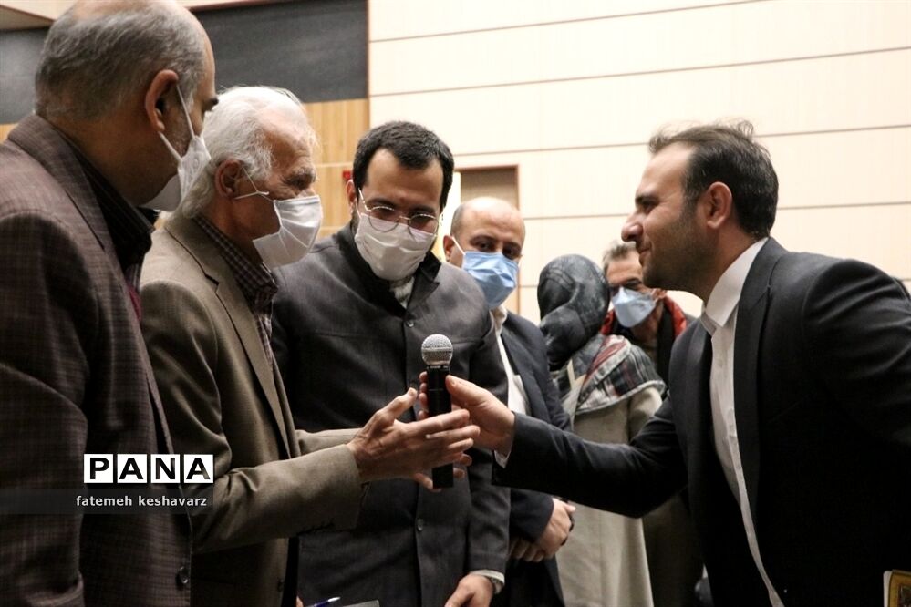 نشست صمیمی هنرمندان شهرقدس