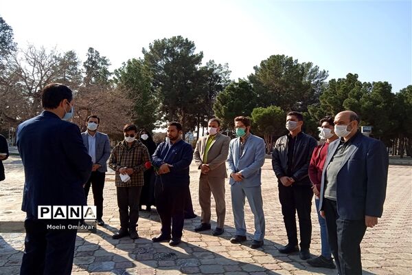 آیین غبارروبی و عطر افشانی مزار شهدا به‌مناسبت هفته کانون‌های فرهنگی تربیتی