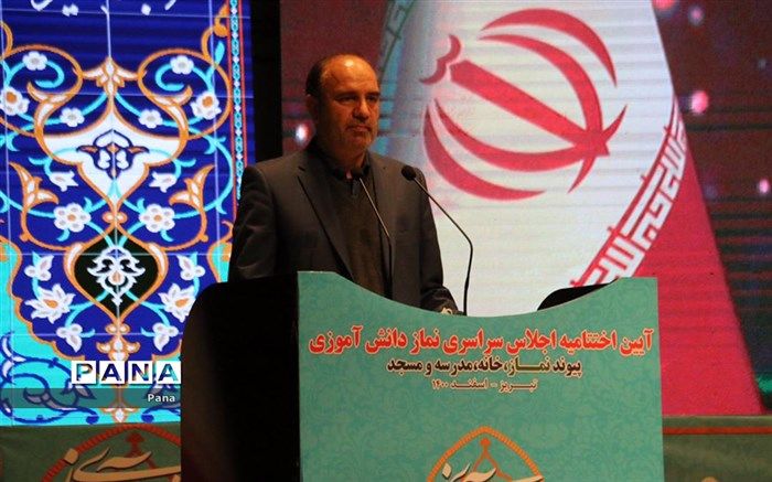 نماز عامل نجات و شخصیت بخشیدن به انسان‌ها است