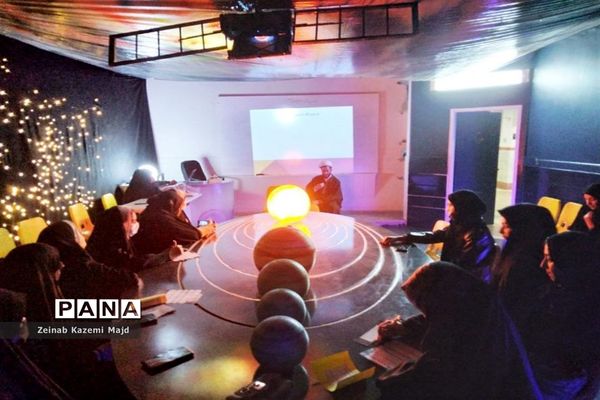 اجرای برنامه «آسمان پنجم» در هنرستان صباری قم