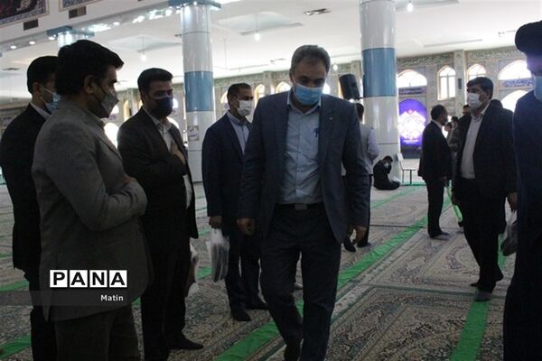 سخنرانی مدیرکل آموزش و پرورش قبل از خطبه‌های نماز جمعه