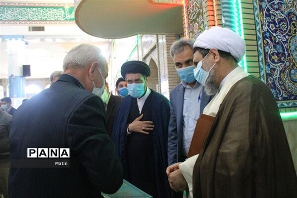 سخنرانی مدیرکل آموزش و پرورش قبل از خطبه‌های نماز جمعه