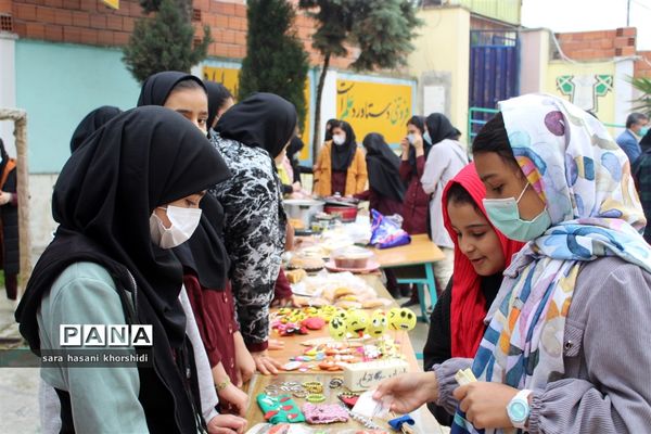 بازارچه مواد غذایی و دست‌سازه‌ها در گلوگاه