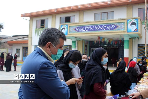 بازارچه مواد غذایی و دست‌سازه‌ها در گلوگاه