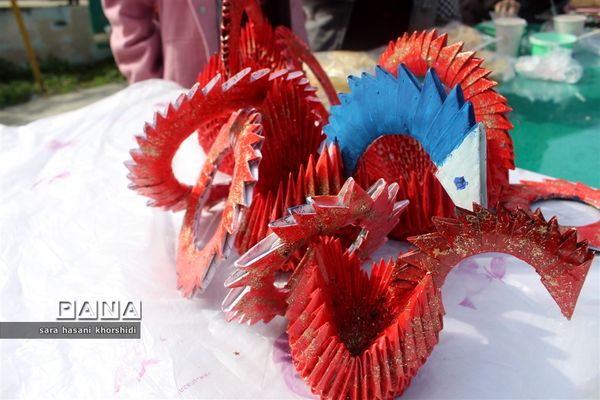 بازارچه مواد غذایی و دست‌سازه‌ها در گلوگاه