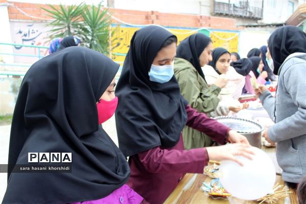 بازارچه مواد غذایی و دست‌سازه‌ها در گلوگاه