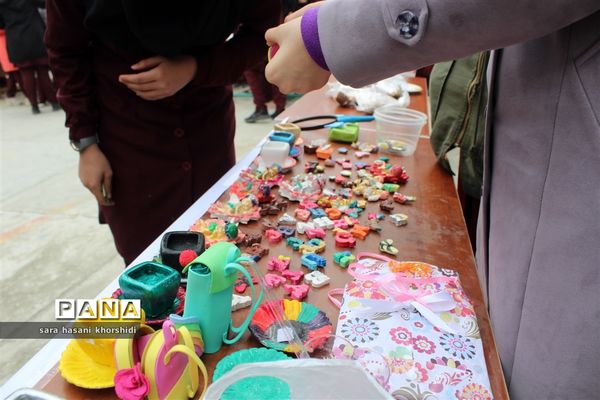 بازارچه مواد غذایی و دست‌سازه‌ها در گلوگاه