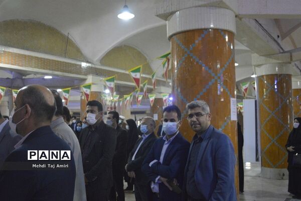 عطر افشانی ، غبار روبی و گلباران قبور مطهر شهدا در بوشهر