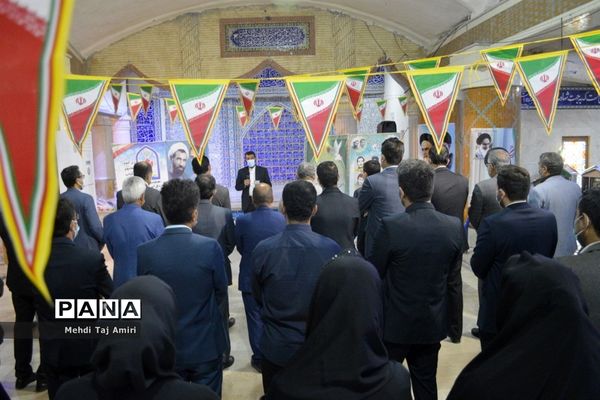 عطر افشانی ، غبار روبی و گلباران قبور مطهر شهدا در بوشهر