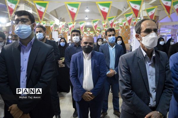 عطر افشانی ، غبار روبی و گلباران قبور مطهر شهدا در بوشهر