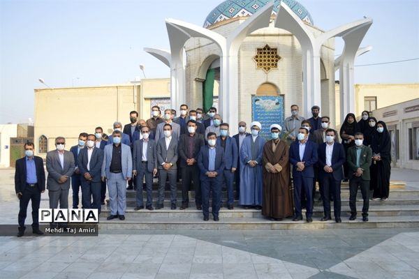 عطر افشانی ، غبار روبی و گلباران قبور مطهر شهدا در بوشهر