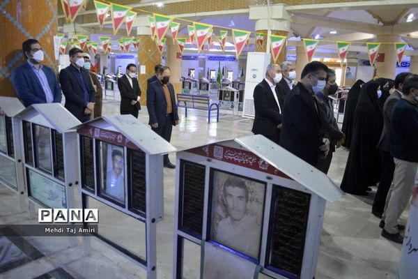 عطر افشانی ، غبار روبی و گلباران قبور مطهر شهدا در بوشهر