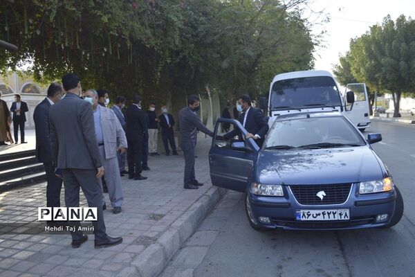 عطر افشانی ، غبار روبی و گلباران قبور مطهر شهدا در بوشهر