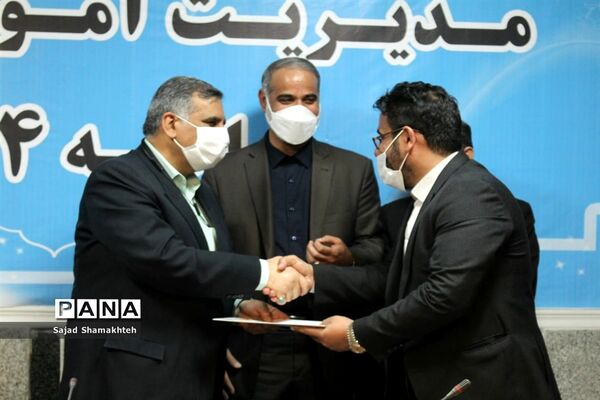 افتتاح نمایشگاه آثار هنری دانش‌آموزان و معلمان ناحیه چهار اهواز