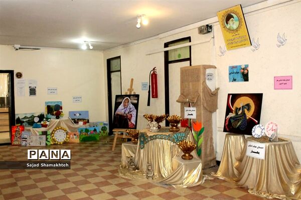 افتتاح نمایشگاه آثار هنری دانش‌آموزان و معلمان ناحیه چهار اهواز