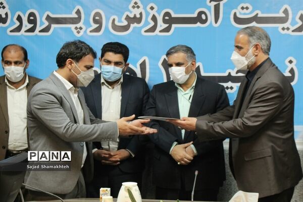 افتتاح نمایشگاه آثار هنری دانش‌آموزان و معلمان ناحیه چهار اهواز