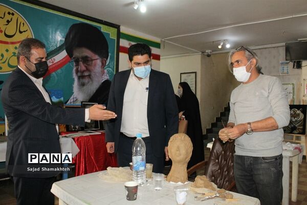 افتتاح نمایشگاه آثار هنری دانش‌آموزان و معلمان ناحیه چهار اهواز