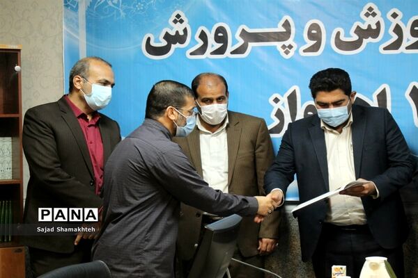 افتتاح نمایشگاه آثار هنری دانش‌آموزان و معلمان ناحیه چهار اهواز