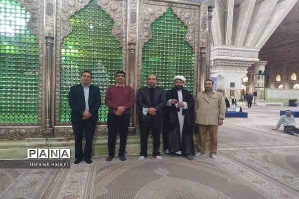 تجدید میثاق کارکنان حوزه معاونت پرورشی وتربیت بدنی شهریار با آرمان‌های امام راحل(ره)