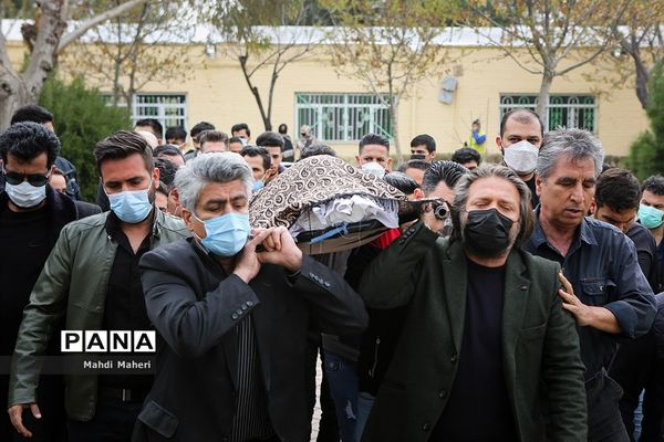 مراسم تشییع و خاکسپاری زهره فکورصبور