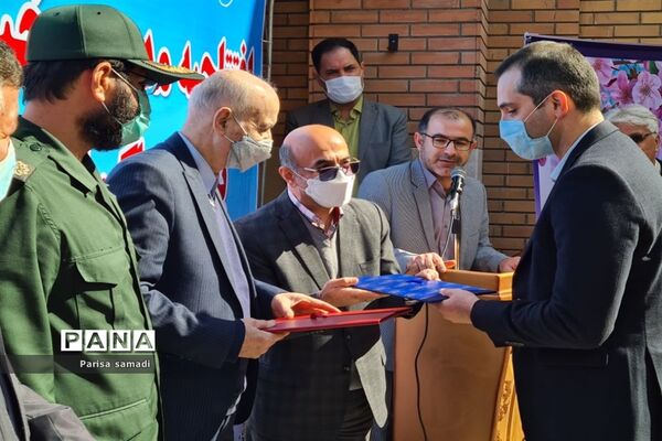 آیین افتتاحیه دبیرستان خیرساز پارسی پاک‌اندیش در منطقه ۱۳