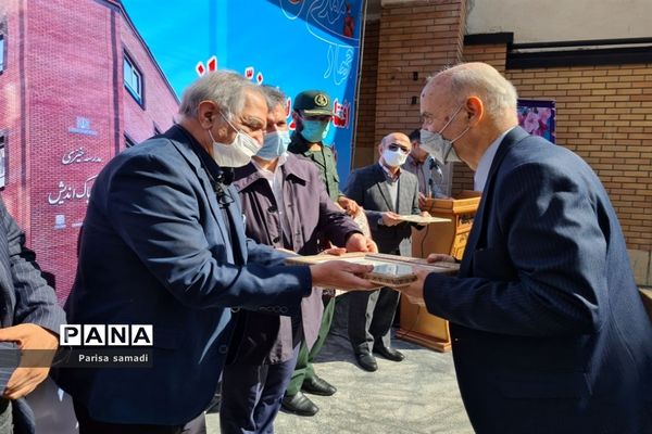 آیین افتتاحیه دبیرستان خیرساز پارسی پاک‌اندیش در منطقه ۱۳